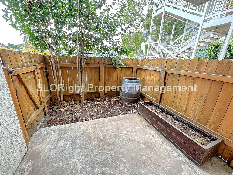 1025 Southwood Dr #C — Photo 12
