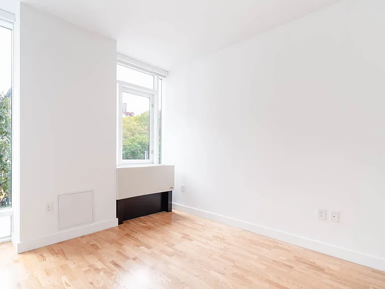 500 W 23rd St #2H — Photo 22