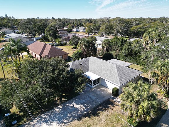 3rd image of 22 Oakmont Cir