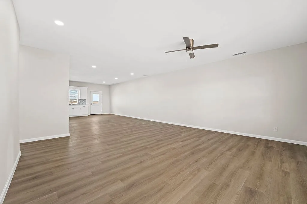 2 bed, 2.0 bath, 1600 sqft, $1,800 — Photo 2