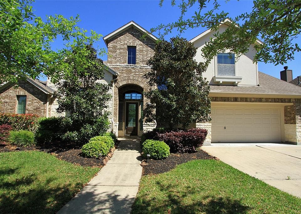 Desirable Floor Plan! Two Bedrooms on the Main Floor; Open Concept, Private Study, Master Down, Separate Game Room Up. Great Back Yard!