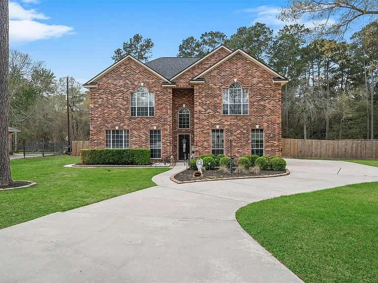 2438 Ripplewood Dr — Photo 1