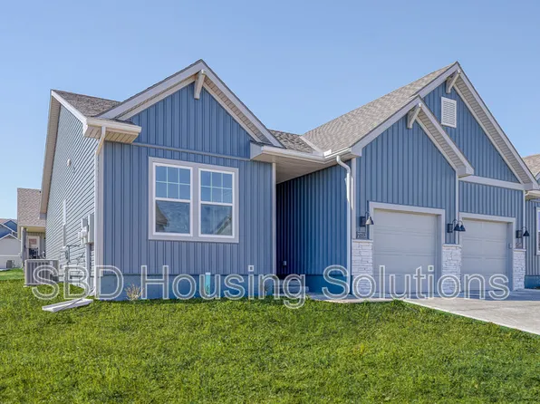 27414 E Oak View Dr, Lees Summit, MO 64086