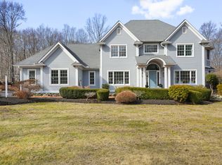 2 Timber Ln, Guilford, CT 06437