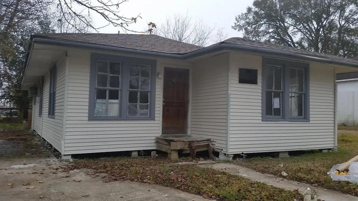 4 bed, 1100 sqft, $980 — Photo 1