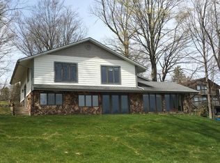 50513 W Lakeshore Dr, Dowagiac, MI 49047