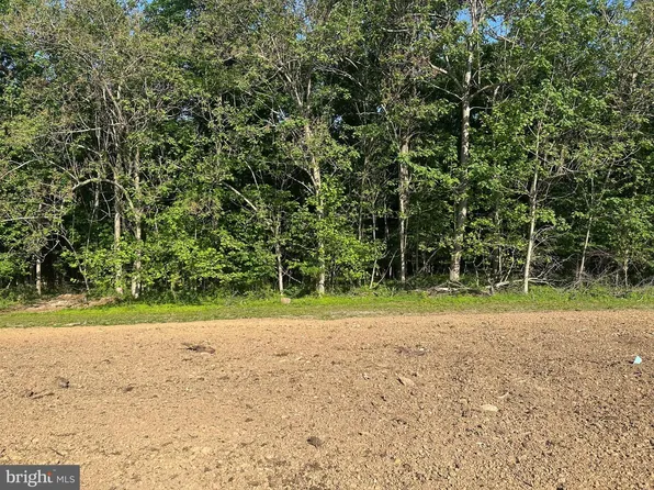 3 New Park Rd, New Park, PA 17352