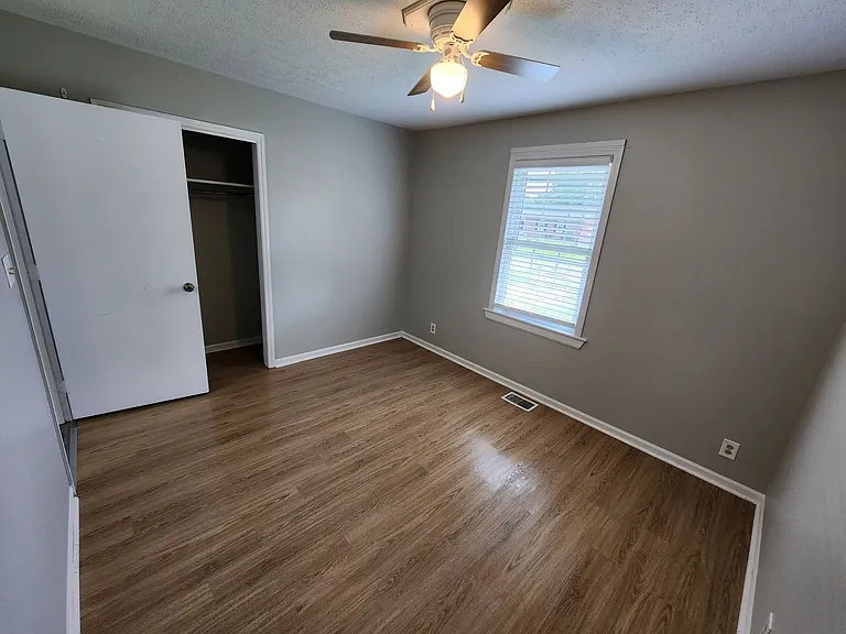 100 Grant Dr — Photo 35