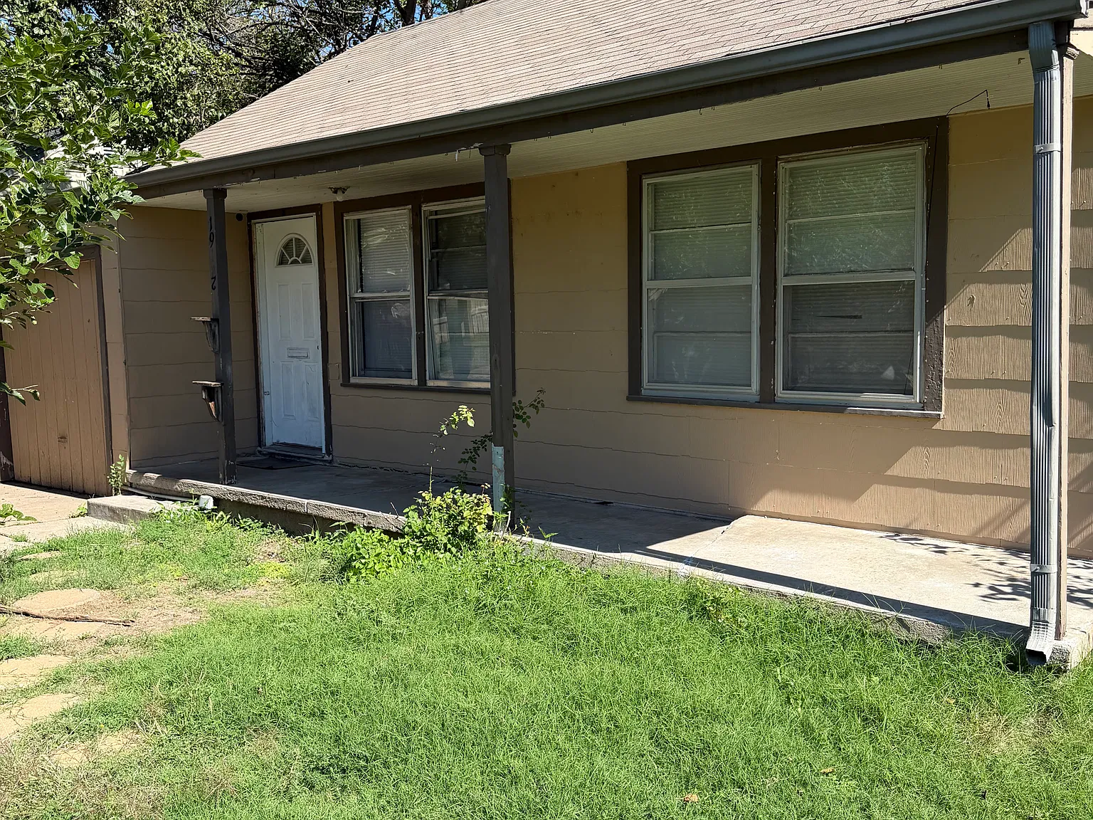 2 bed, 1000 sqft, $1,200 — Photo 2