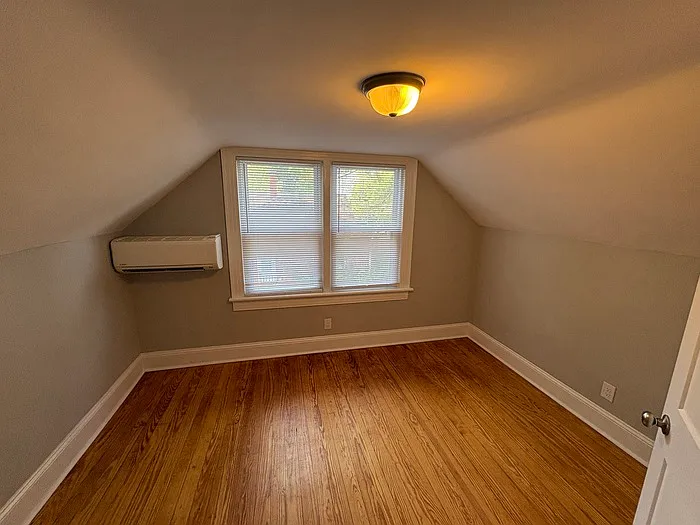 305 Davis St — Photo 10