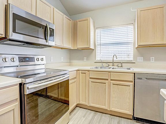 5th image of 1104 Olympic Dr