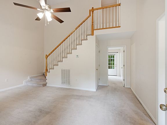 3rd image of 958 Jordan Cir