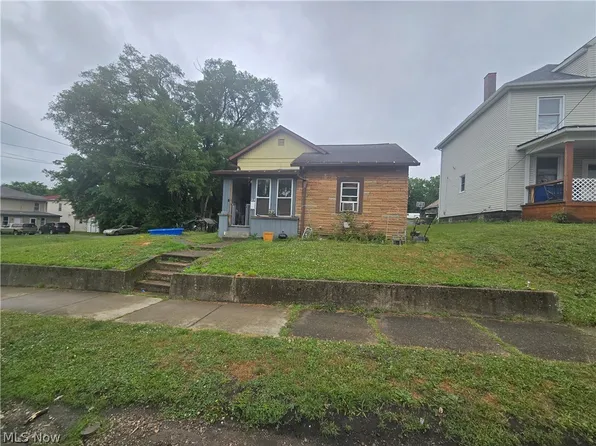 24 Maple Ave SE, Massillon, OH 44646