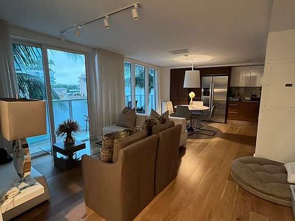 2nd image of 601 NE 27th St APT 201