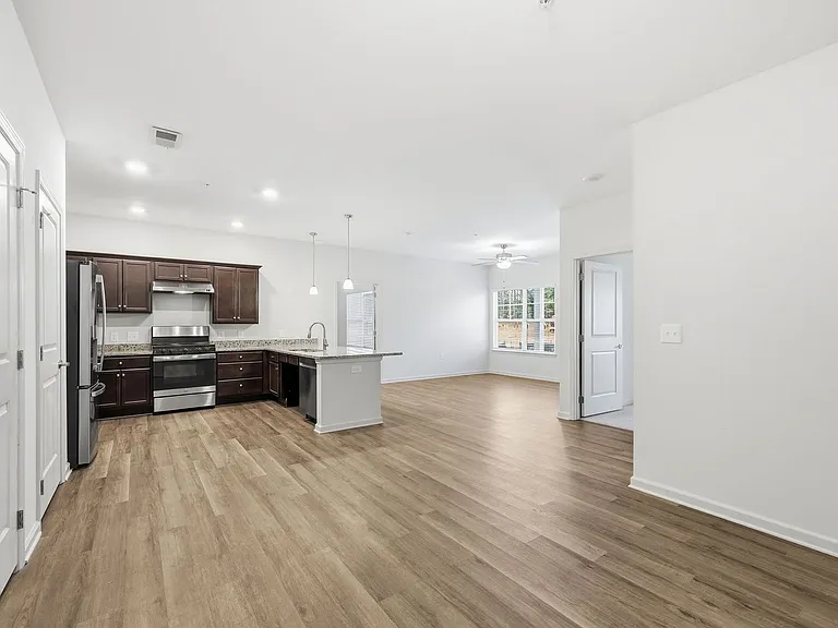 190 Grove Cir #104 — Photo 2