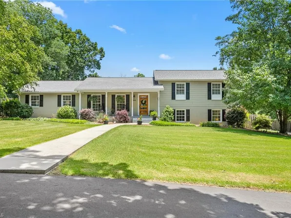 2816 Keck Dr, Burlington, NC 27215