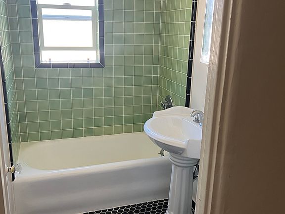 5th image of 335 S Cochran Ave #205