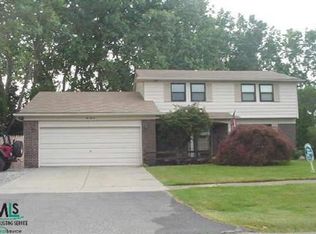 6154 Atkins Dr, Troy, MI 48085