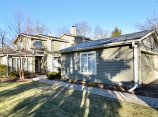 1 Stone Row Ln, Oak Ridge, NJ 07438