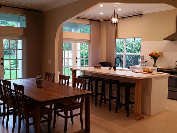 4th image of 953 Tanglewood Cir