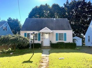 8 Carl St, Enfield, CT 06082