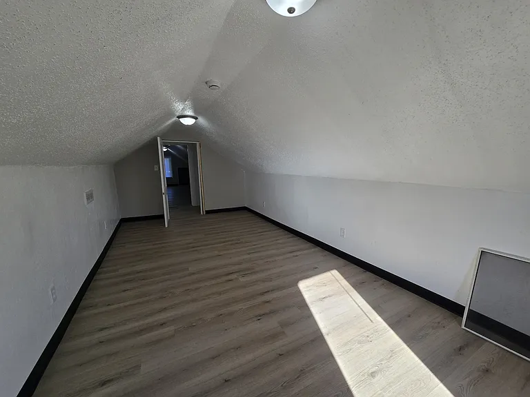 1125 N Barclay St — Photo 23