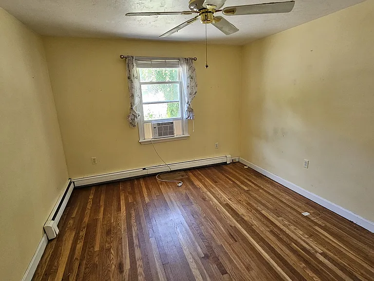 13 Otis St — Photo 8