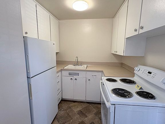 5th image of 2402-2452 E 8th St #2420