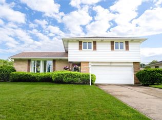 594 Longridge Dr, Independence, OH 44131