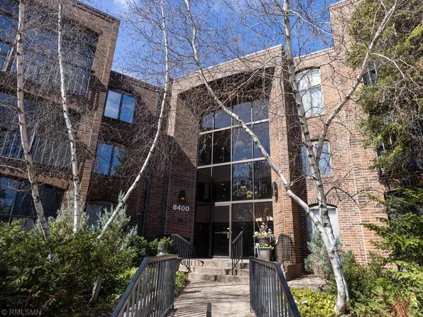 8400 Pennsylvania Rd APT 327, Bloomington, MN 55438