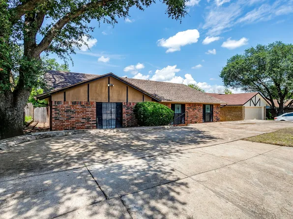 2862 Southpark Ln, Fort Worth, TX 76133