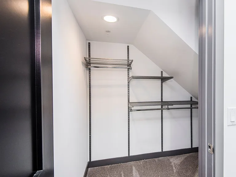 1-bedroom Townhome - closet