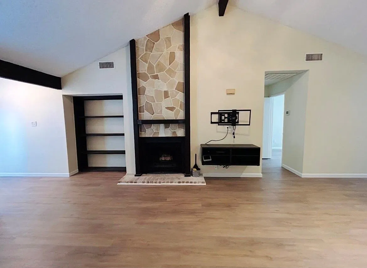 2 bed, 1276 sqft, $1,700 — Photo 3
