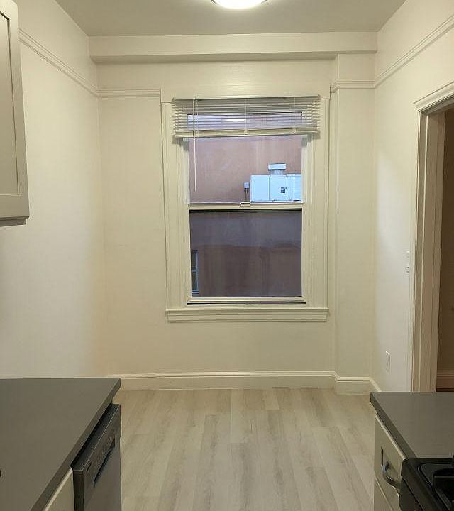 1st image of 915 Franklin St #201