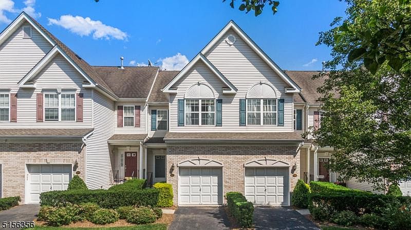 1st image of 525 Coventry Dr