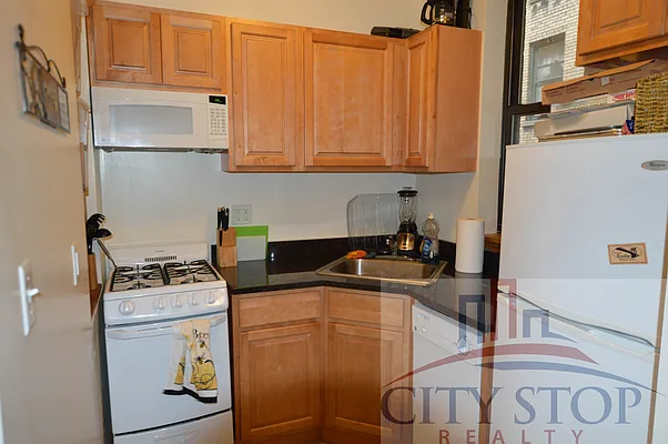 Rented by City Stop Realty | media 18