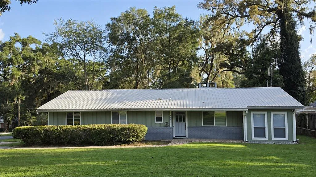 3 bed, 2.0 bath, 1552 sqft, $2,200 — Photo 1