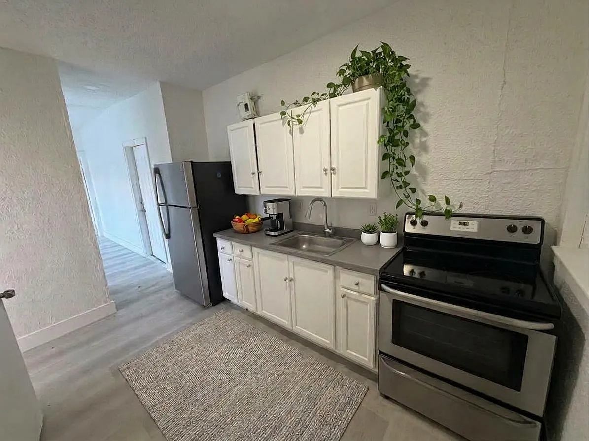 2 bed, 850 sqft, $2,100 — Photo 4
