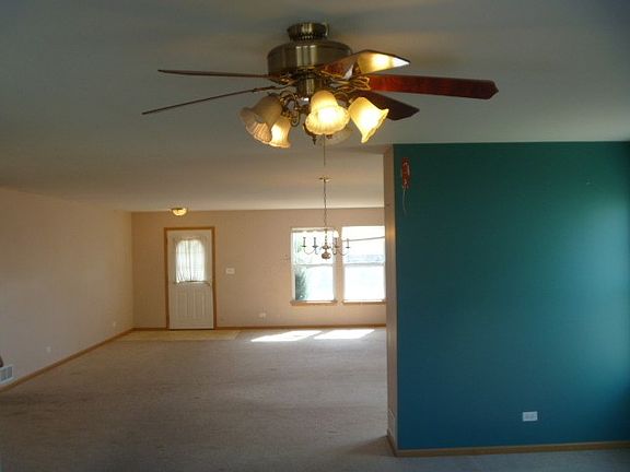 5th image of 814 Willow St