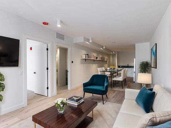 3rd image of 1700 Oak Ave #205