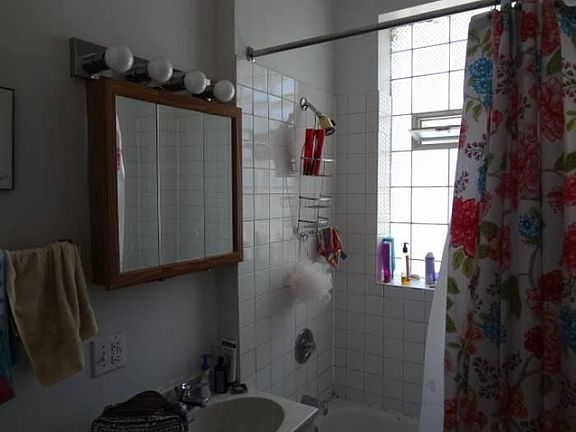 2nd image of 2114 W Melrose St #1