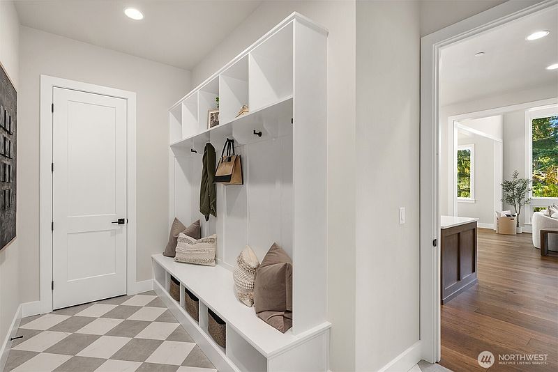4th image of 1555 158th Court SE