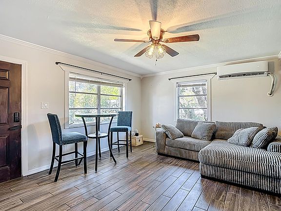 4th image of 5335 Lemon Avenue
