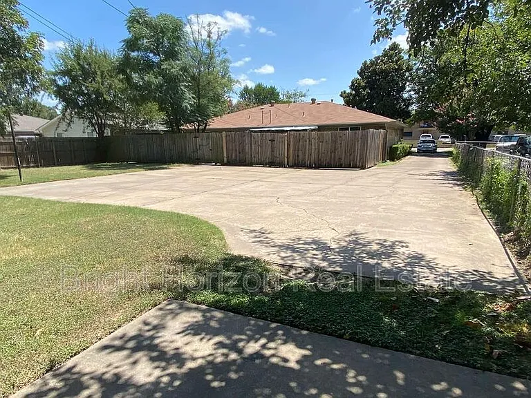 1017 Mullins St — Photo 24