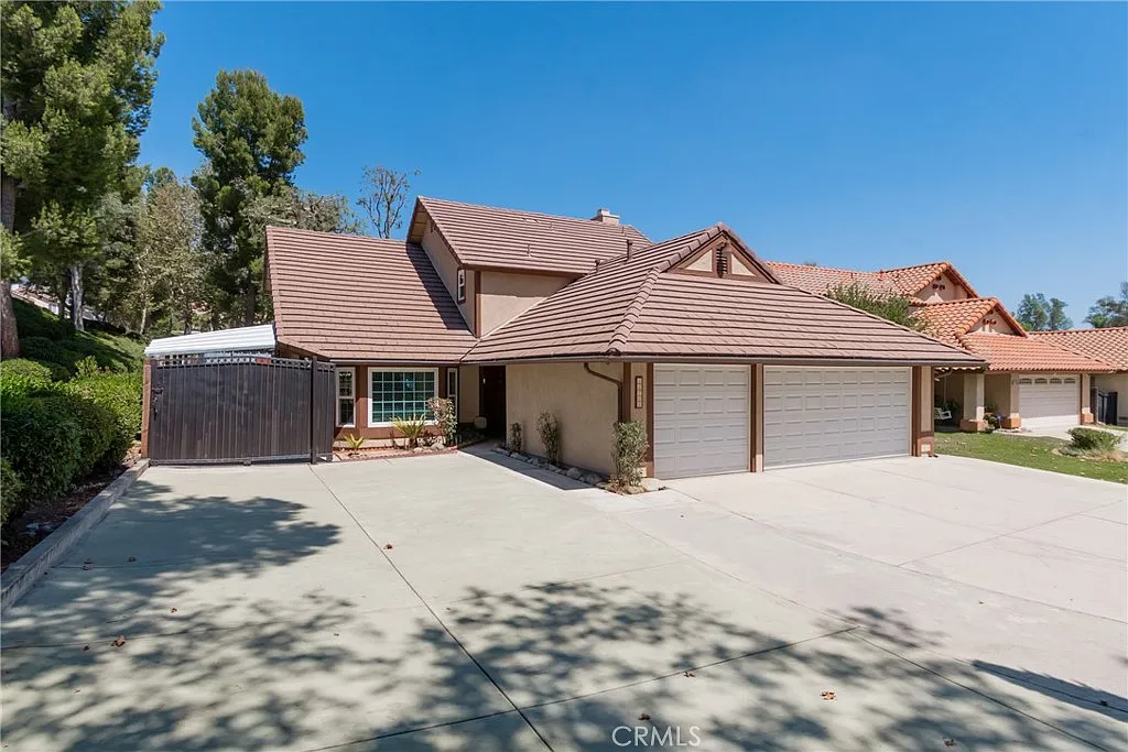 4 bed, 2072 sqft, $4,150 — Photo 4