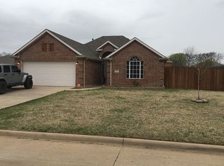1037 Scenic Dr, Justin, TX 76247