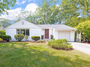 26 Kimlo Rd, Wellesley, MA 02481