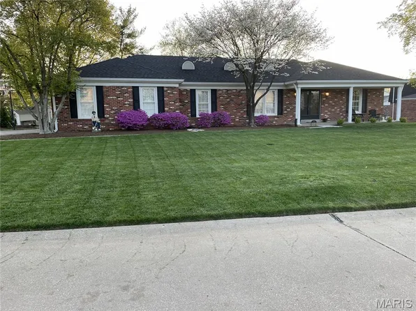 315 Prince Towne Dr, Saint Louis, MO 63141