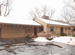 21098 N Valley Rd, Kildeer, IL 60047