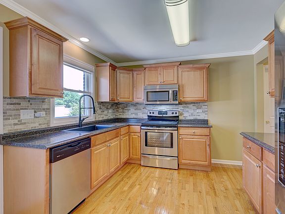 2nd image of 208 Frederick Pl #208